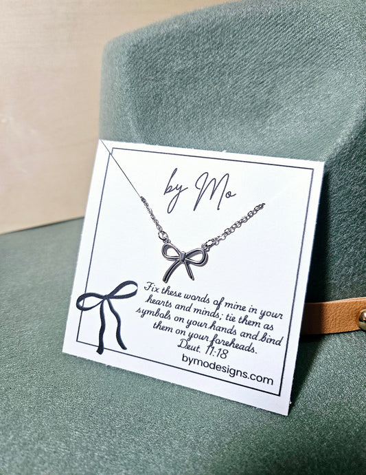 Bow necklace