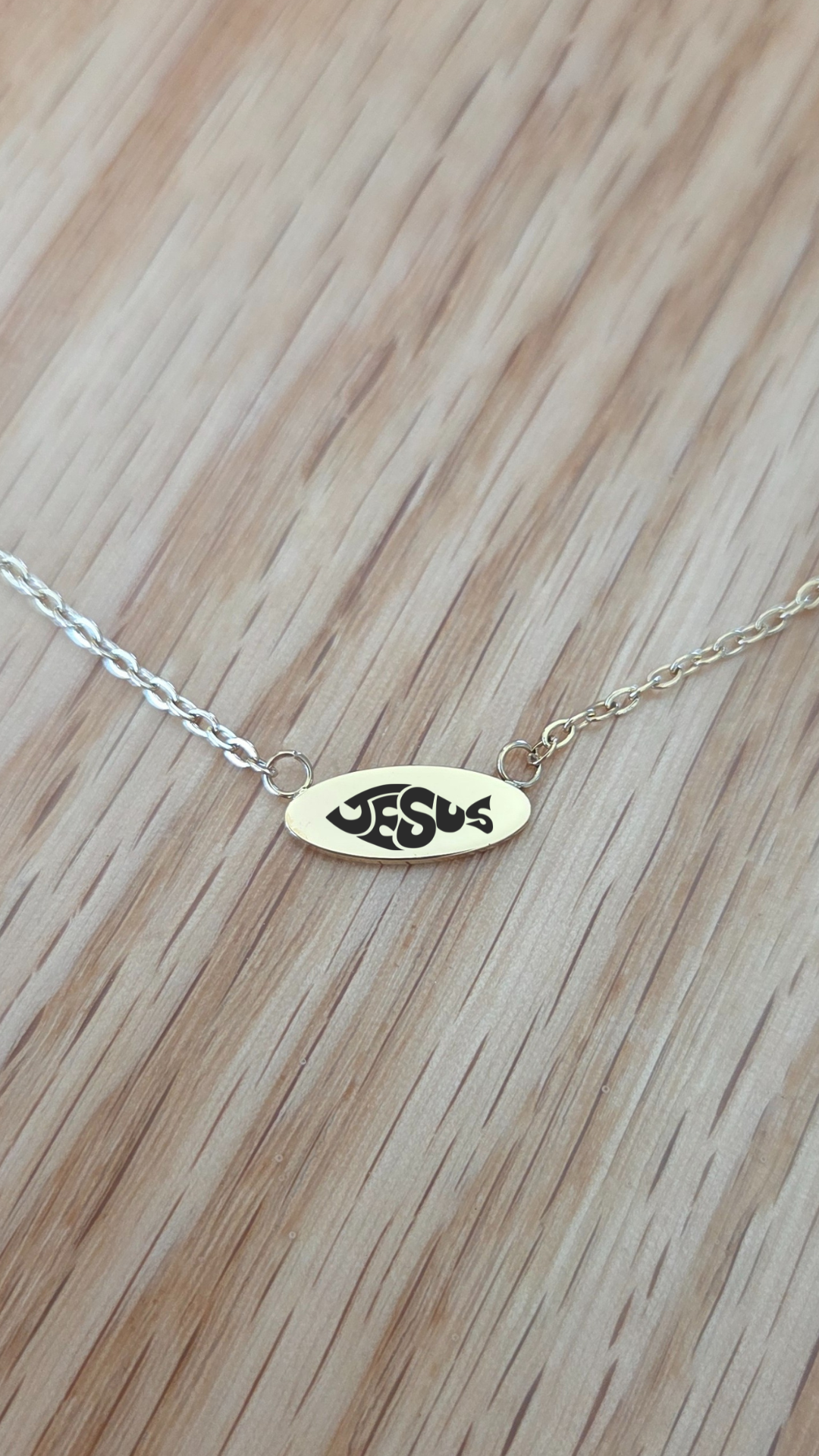 Faith Engraved Oval Necklace – Minimalist Name Bar Pendant