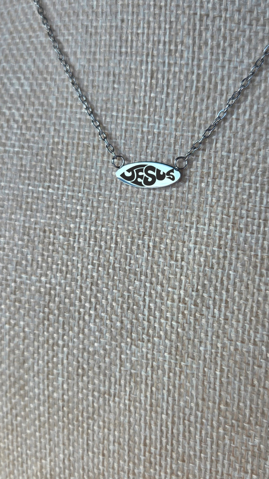 Faith Engraved Oval Necklace – Minimalist Name Bar Pendant