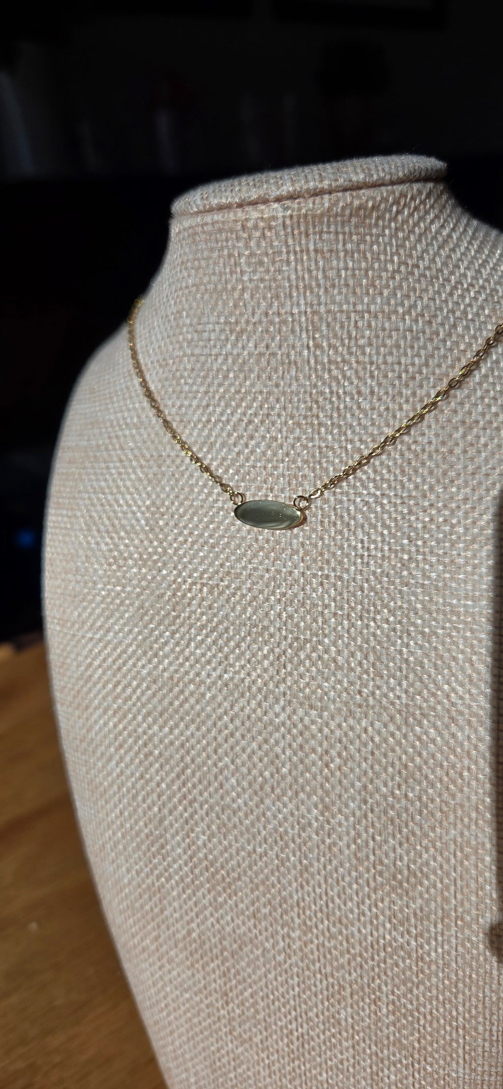 Faith Engraved Oval Necklace – Minimalist Name Bar Pendant